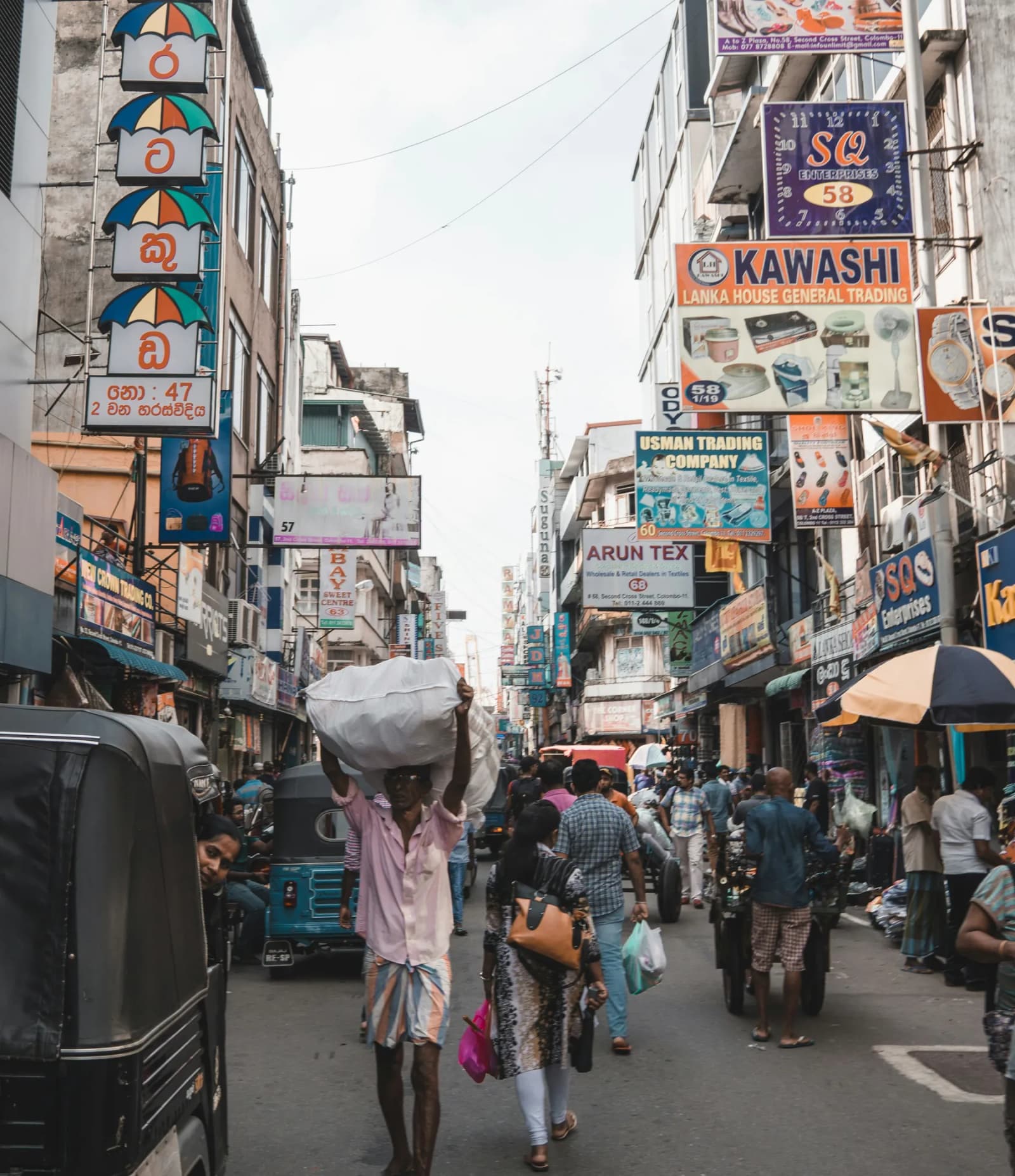 Pettah market street life